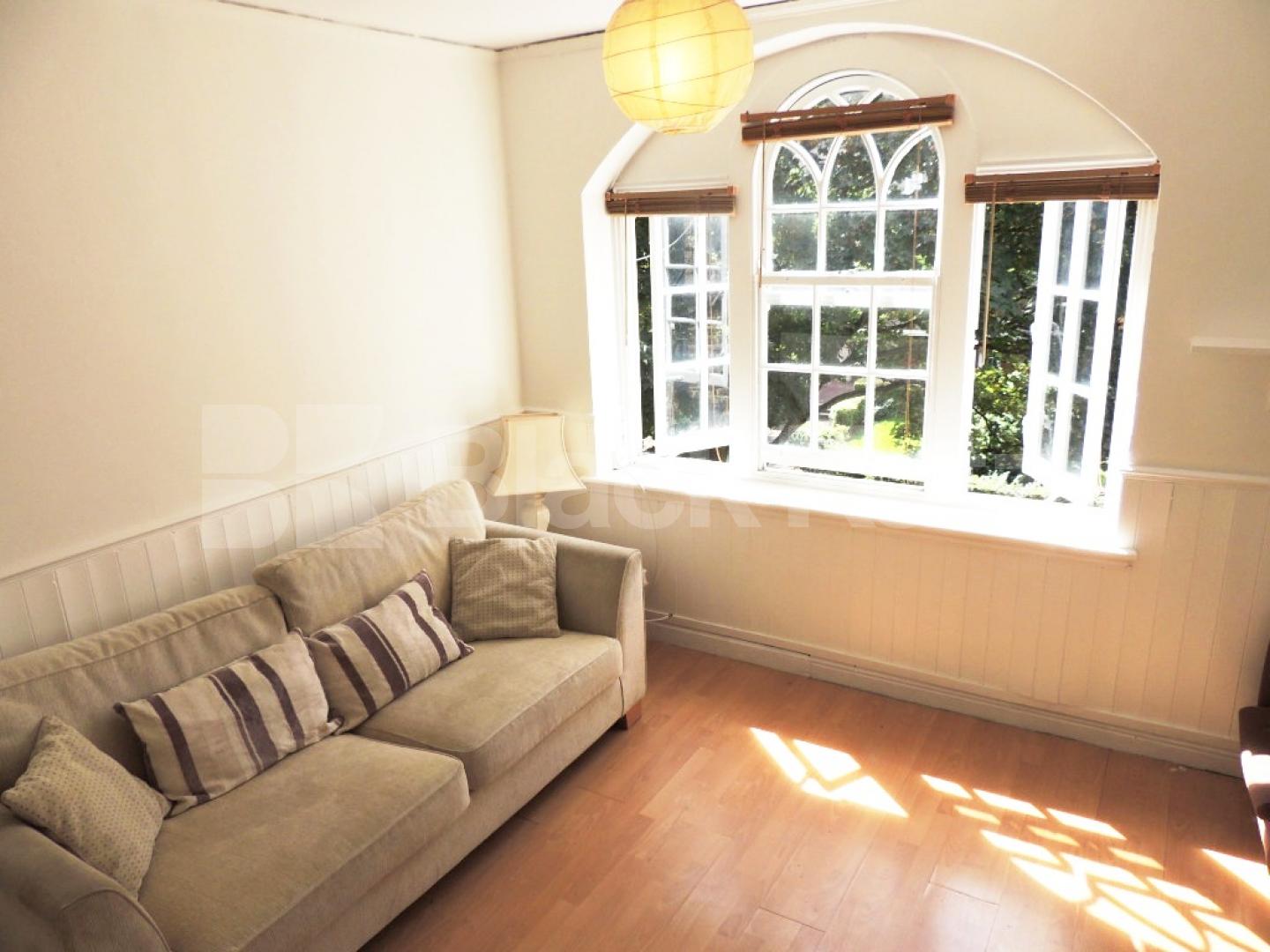 			NEW INSTRUCTION , 2 Bedroom, 1 bath, 1 reception Apartment			 Albion Avenue, Clapham North/Stockwell